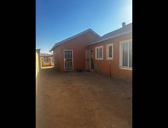 2 BEDROOM HOUSE FOR SALE IN BIRCH ACRES